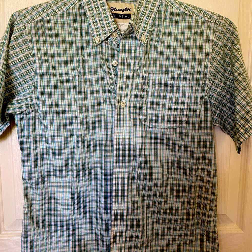 Boys, Wrangler- short sleeve, button down shirt. Pressed like new condition.